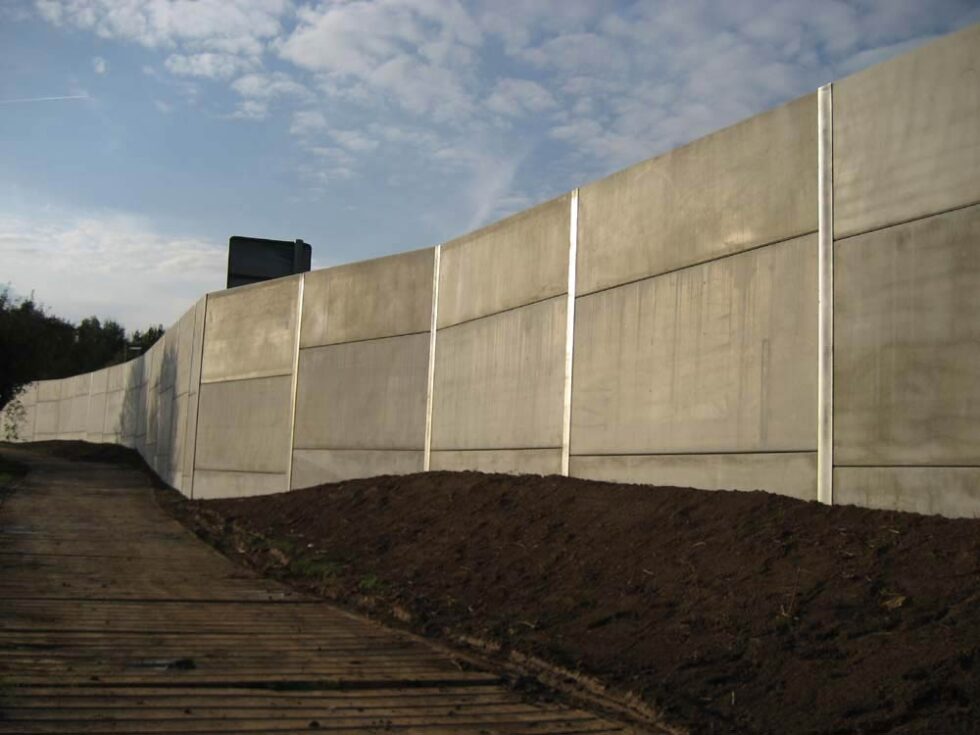 Lärmschutzwände, Berliner Verbau, Industriebau, PfahlgründungLSW 61184 Karben Kloppenheim Umgehungsstraße beidseitig schallreflektierende, betongraue Betonelemente bis 6,2 m Höhe
